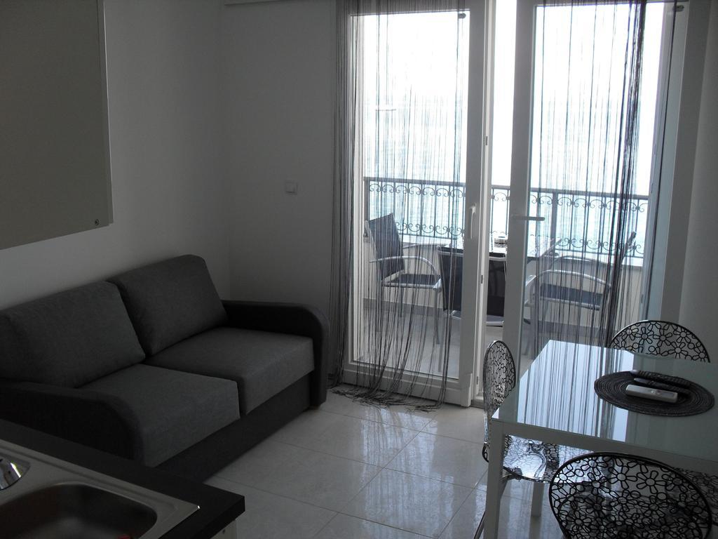 Apartments Govic Примоштен Номер фото