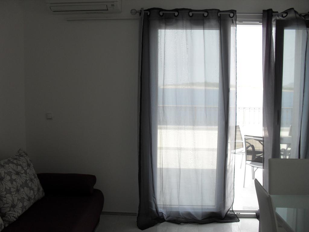 Apartments Govic Примоштен Номер фото