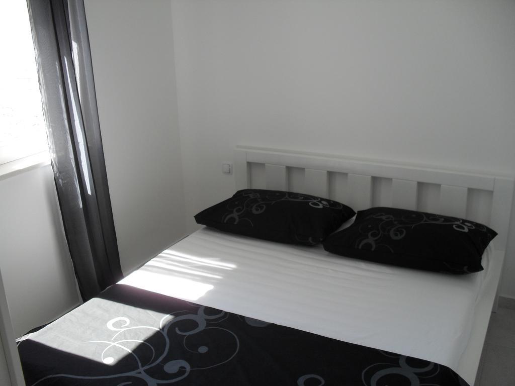 Apartments Govic Примоштен Номер фото