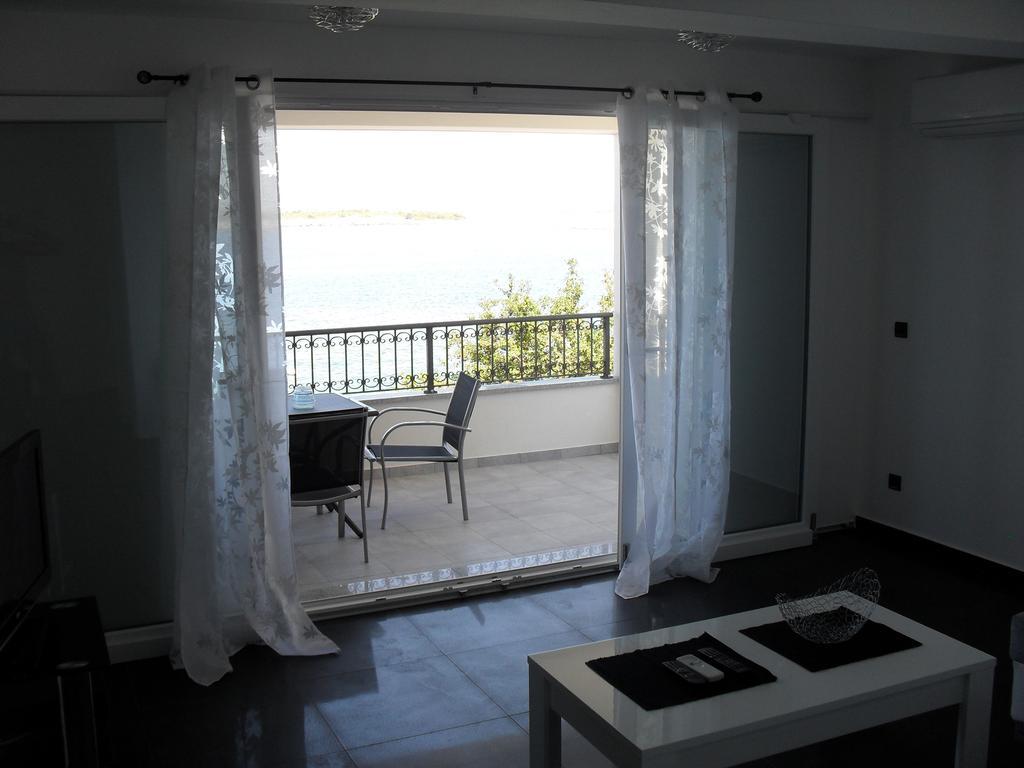 Apartments Govic Примоштен Номер фото