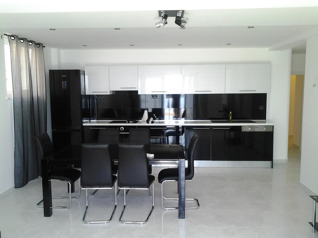 Apartments Govic Примоштен Номер фото